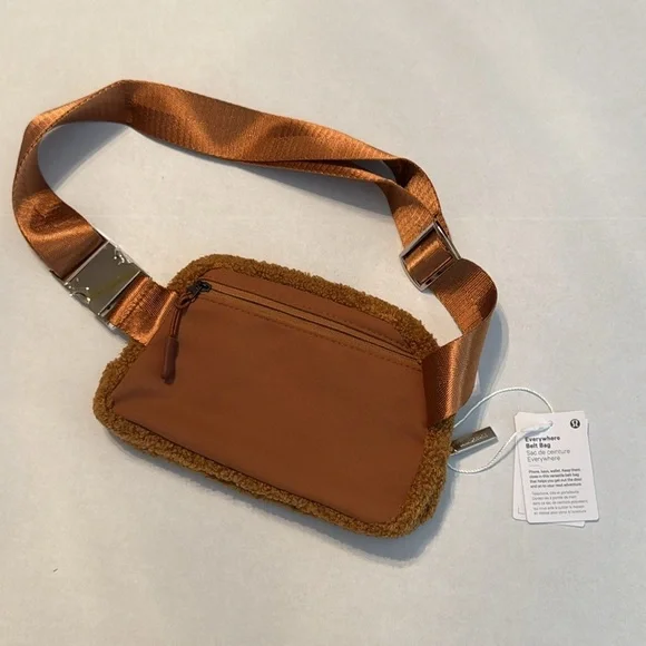 NWT Lululemon Everywhere Fleece Belt Bag Burnt Caramel - Picture 4 of 16